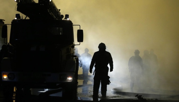 В России полыхает нефтеперерабатывающий завод, произошли два взрыва