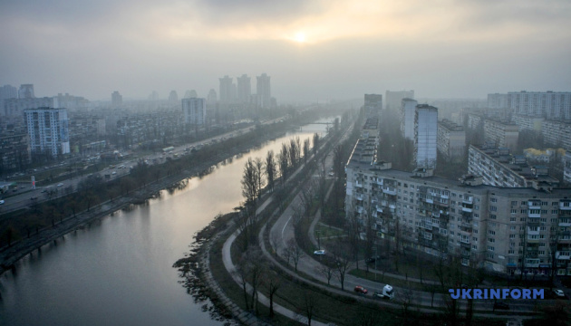 Забруднення повітря: білий смог у Києві стає буденним