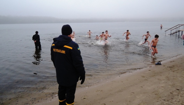 У Запоріжжі рятувальники консультували любителів купання на Водохреща