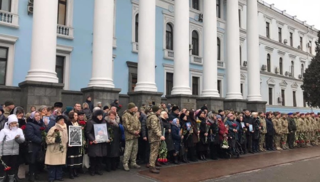 Ukrainian president commemorates Donetsk airport defenders