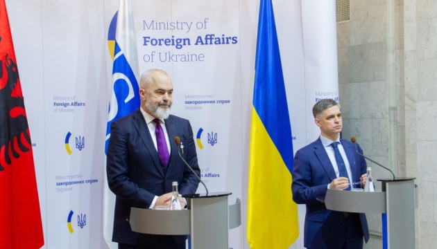 プリスタイコ外相、ＯＳＣＥ議長とウクライナ東部の停戦違反件数増加を協議