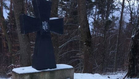 У Польщі знищили меморіальну дошку на могилі воїнів УПА 