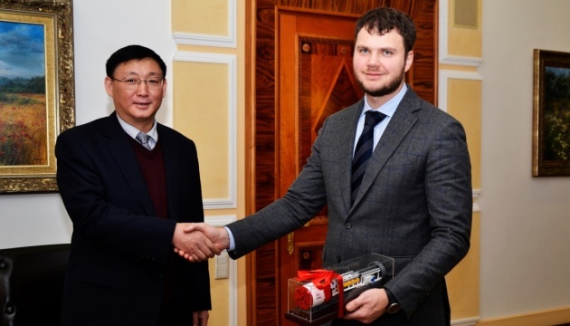 Ukrzaliznytsia empieza a cooperar con la empresa china CRCC 