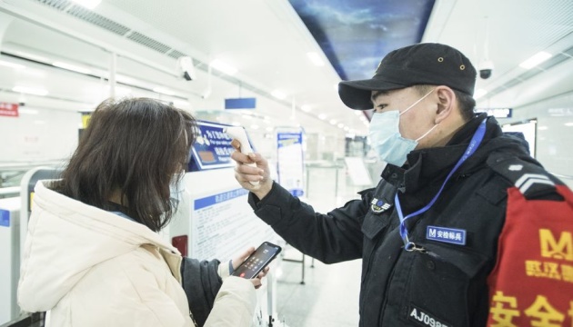 Коронавірус у Китаї: Казахстан евакуював з Уханя 83 своїх громадян