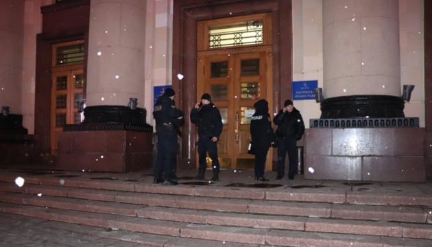 Під стінами Харківської ОДА палили фаєри — поліція відкрила справу