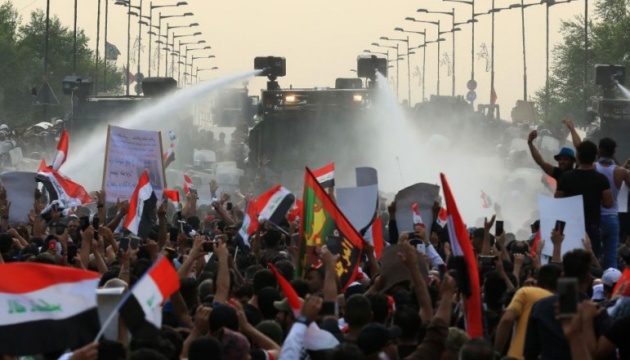 В Іраку поліція придушує антиурядовий протест сльозогінним газом та бойовими кулями
