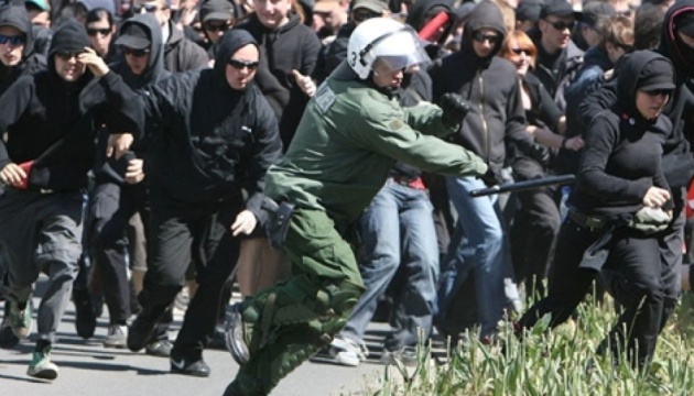 Під час демонстрації в Лейпцигу протестувальники почубились з поліцією