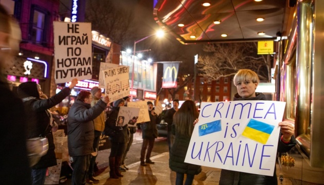 У Нью-Йорку активісти протестували проти концерту джазмена, який підтримав анексію Криму