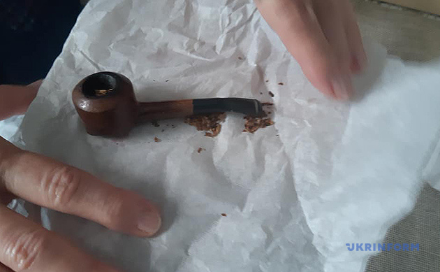 Люлька Маланюка з залишками тютюну