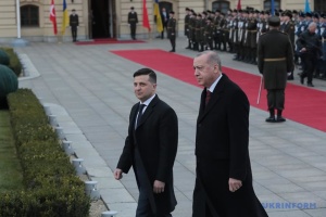 Selenskyj empfängt Erdogan im Mariinskyj-Palast