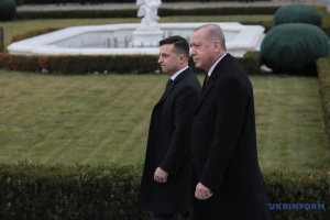 Volodymyr Zelensky accueille Recep Erdoğan à Kyiv