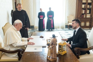 Zelensky pide al Papa Francisco ayudar en la liberación de los ucranianos cautivos