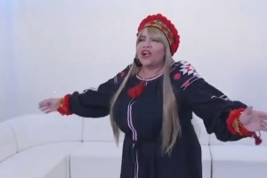 Amerykańska piosenkarka zachwyca wykonaniem ukraińskiej piosenki „Dwa kolory”