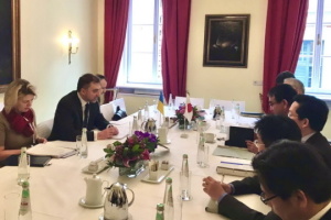 Ministros de Defensa de Ucrania y Japón discuten una mayor cooperación