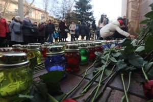 Возле посольства Ирана почтили память жертв рейса PS752