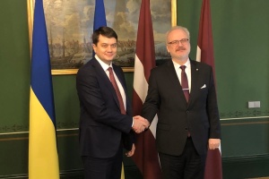 Dmytro Razumkov a remercié le président de la Lettonie pour son soutien à l'Ukraine
