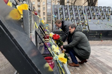 Commissioner Várhelyi commemorates Heroes of Heavenly Hundred