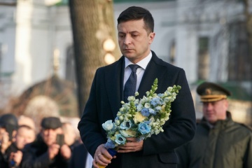 Зеленский возложил цветы к памятнику воинам-афганцам