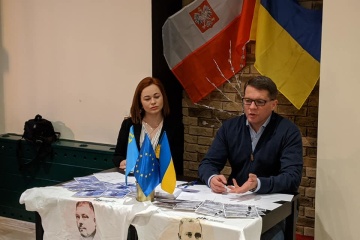 Сущенко у Торуні зустрівся з українцями та провів флешмоб на підтримку політбранців