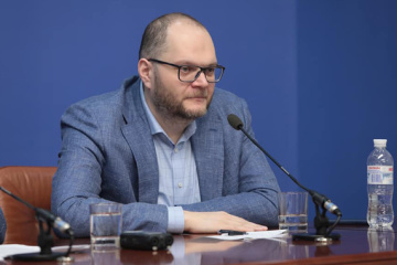 Кабмин на 41% сокращает расходы гуманитарной сферы, чиновников почти «не трогают» – Бородянский