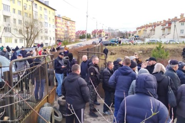 У Винниках під Львовом протестують проти евакуації українців з Уханя до місцевого госпіталю