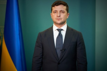 Зеленський каже, що проти ринку землі й евакуйованих з Китаю протестували ті самі люди