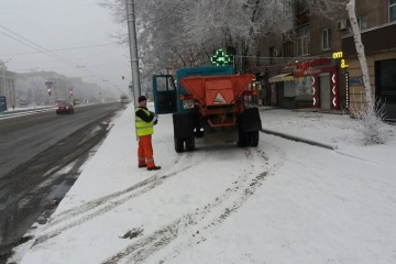 Через негоду запорізькі комунальники працюватимуть цілодобово