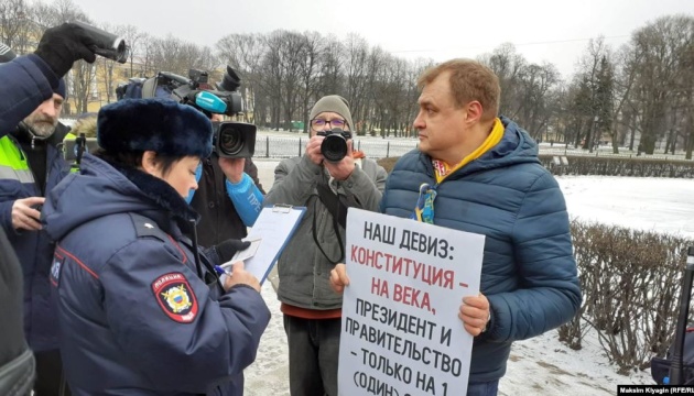 У Росії  - нові затримання на акціях проти змін до Конституції