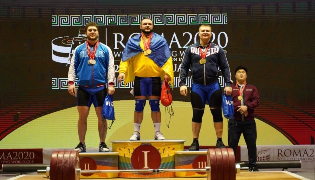 Дмитро Чумак переміг на етапі Кубка світу з важкої атлетики 
