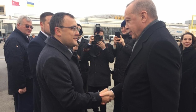 Erdogan arrives in Kyiv