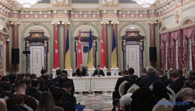 Presidente Zelensky: Ucrania cuenta con la ayuda de Ankara para liberar a los presos políticos en Crimea y Rusia 
