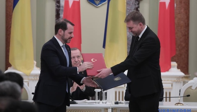 Ukraine, Turkey sign agreement on cooperation in defense sector