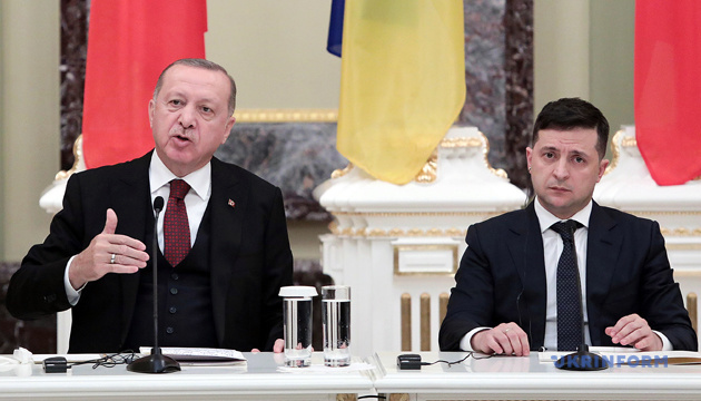 Erdogan et Zelensky discutent des moyens de renforcer les relations entre la Turquie et l'Ukraine