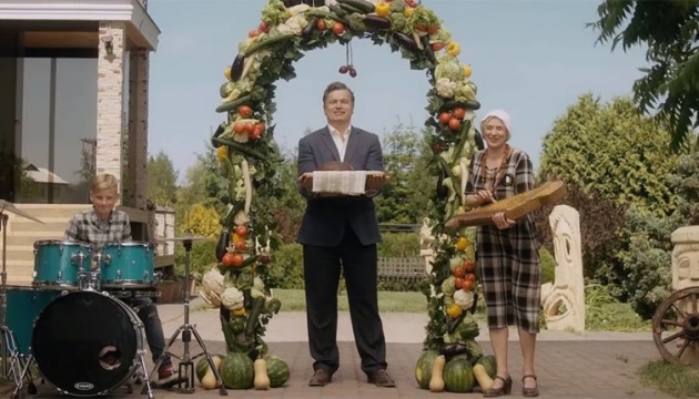 Адаптована версія “Скаженого весілля” очолила литовський прокат