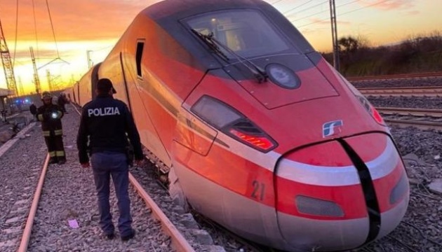 В Італії швидкісний потяг з'їхав з рейок, є загиблі й постраждалі