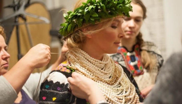 У чеському Хрудімі відкриється фотовиставка українських національних костюмів «Щирі»