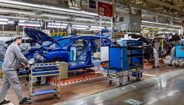 Японські автомобільні гіганти призупинили заводи в Китаї