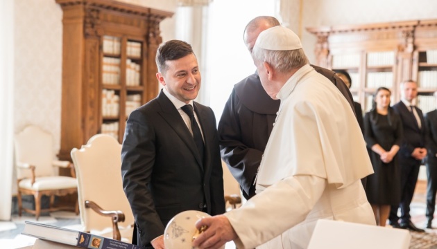 Zelensky exhorte  le pape François à contribuer à la libération des otages ukrainiens 