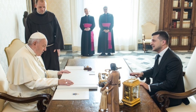 Зеленський запросив Папу Франциска до України