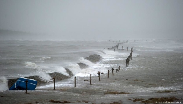 До Штатів наближається ураган «Берил»: влада закликає громадян подбати про безпеку