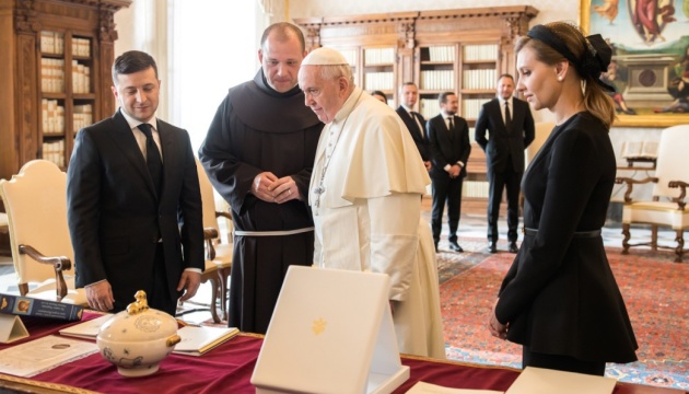 ゼレンシキー大統領、ローマ教皇に謁見 被拘束者解放支援を要請