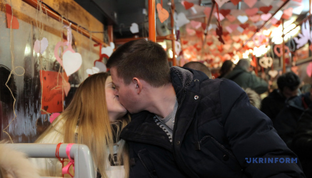 У Львові до Дня закоханих розігрують подорож старовинним трамваєм