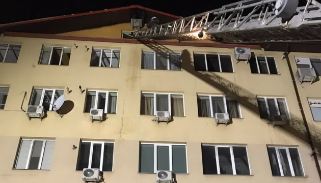 У Харкові сталася пожежа у шестиповерховому будинку, є постраждалий