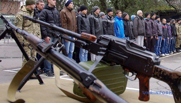 В Україні почався осінній призов - до армії заберуть понад 13 тисяч юнаків