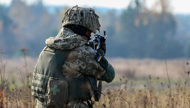 Окупанти стріляли під Водяним та Новотошківським, поранений військовий