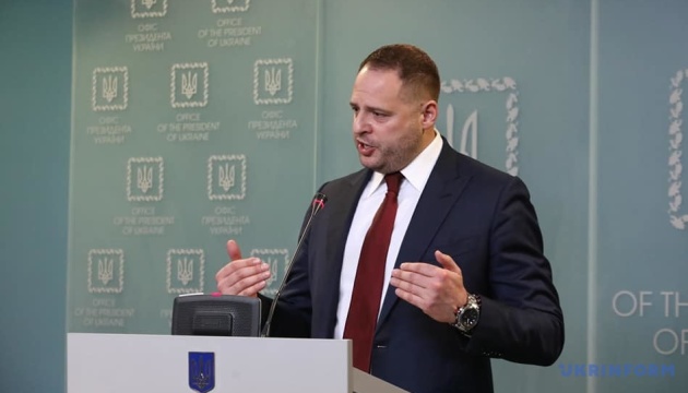 Yermak : «La déclaration de Fokine sur le statut spécial du Donbass ne correspond pas à la position officielle du pays» 