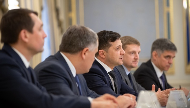 Volodymyr Zelensky a discuté avec Olivér Várhelyi au sujet des réformes en Ukraine 