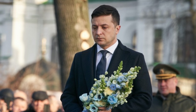 Zelensky lays flowers at monument to Afghan war veterans