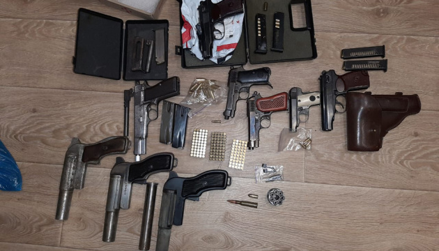 На Запоріжжі викрили підполковника ДСНС, який торгував зброєю На Запоріжжі викрили підполковника ДСНС, який торгував зброєю