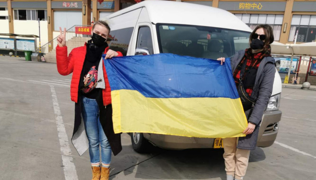 Евакуація з Китаю: 48 українців вже проходять реєстрацію на спецрейс